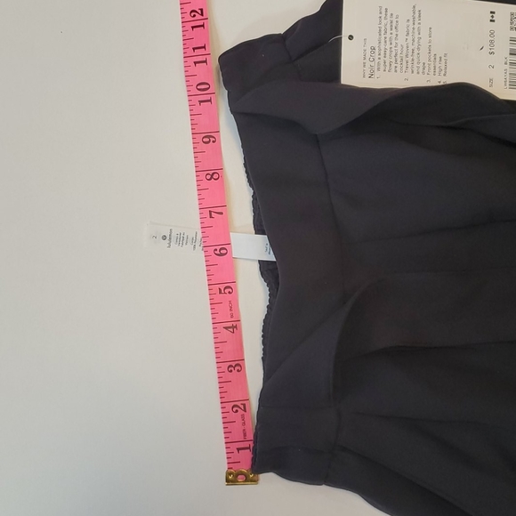Size 2 - Lululemon Noir Crop - Picture 4 of 4